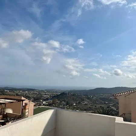 Apartman Stunning Mountain And Sea Views